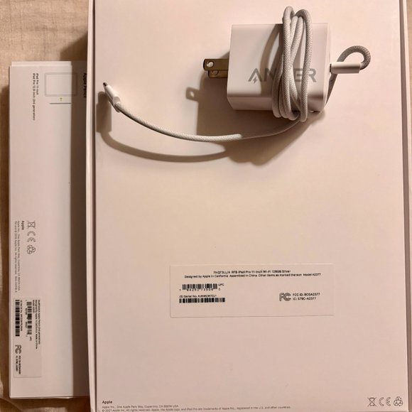 128GB Apple iPad Pro 11" (3rd) +Apple Pencil+Magic Keyboard + Pitaki MagEZ Folio - Picture 7 of 11